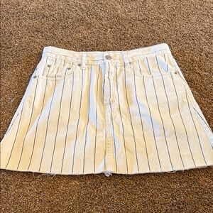 Women’s Brandy Melville white with black stripe mini skirt sz Small